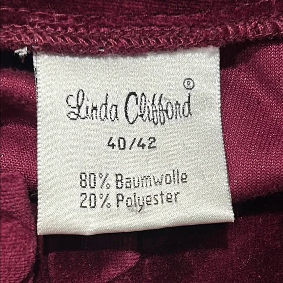 Linda Clifford women’s Burgundy Velvet Cardigan size 40/42 GUC - Picture 10 of 10
